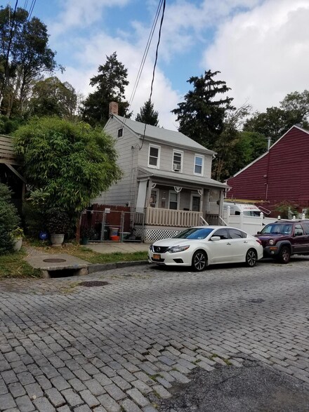 524 van Duzer St, Staten Island, NY 10304