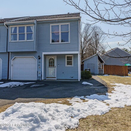 25 Westchester Dr, Clifton Park, NY 12065