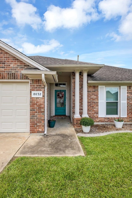 8032 Torrey Pines Cir, Beaumont, TX 77707