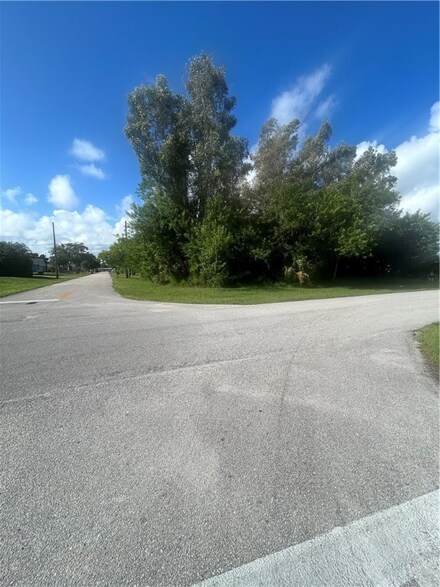 502 Saunders St, Sebastian, FL 32958
