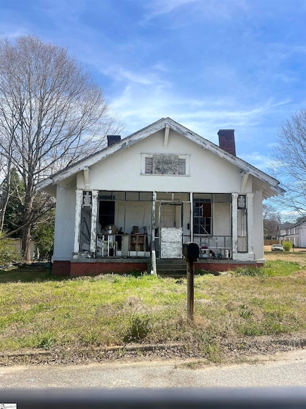 106 Oak St, Laurens, SC 29360