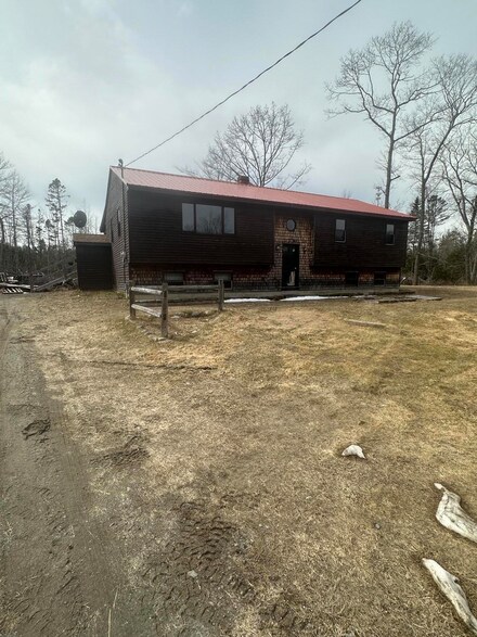 2715 Edinburg Rd, Argyle Township, ME 04468