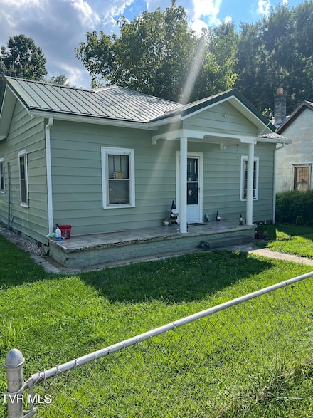 3902 Flat St, Big Stone Gap, VA 24219