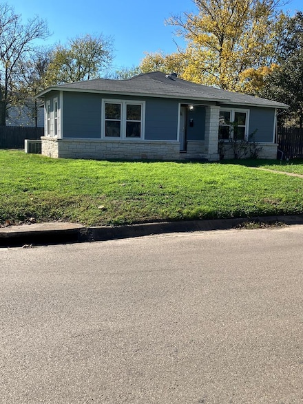 329 W Main St, Kerrville, TX 78028
