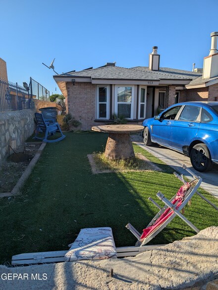 913 Destello Rd, El Paso, TX 79907