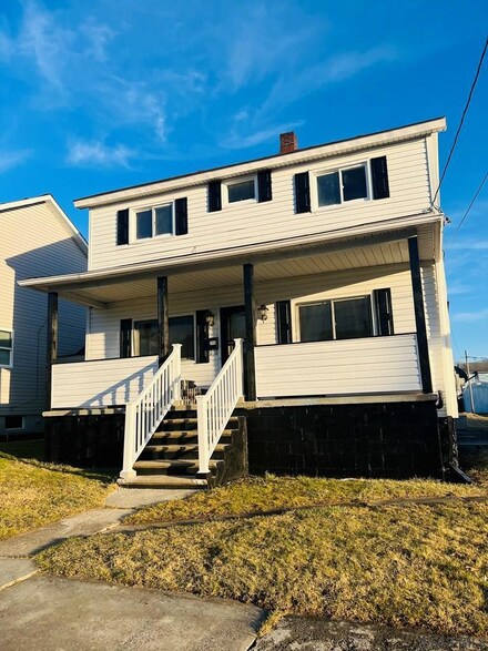 206 7th St, Windber, PA 15963