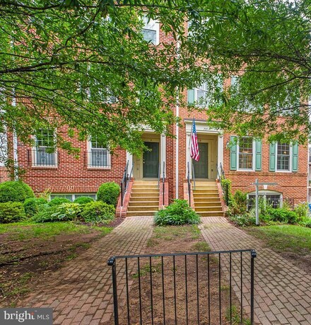715A Massey Ln Unit A, Alexandria, VA 22314