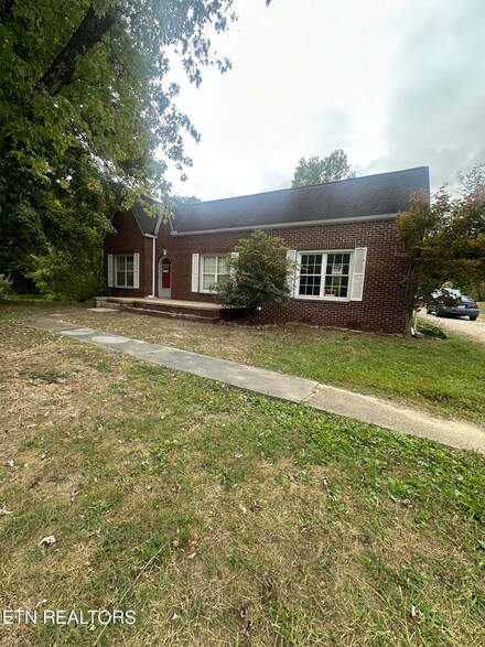 3813 Lake City Hwy, Lake City, TN 37769
