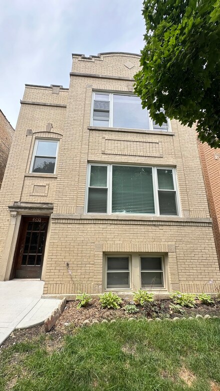 5632 N Saint Louis Ave Unit 2, Chicago, IL 60659
