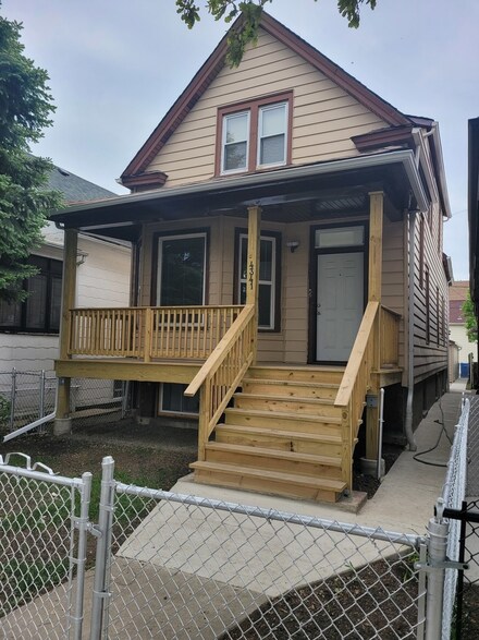 4341 W Addison St, Chicago, IL 60641