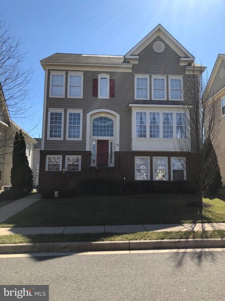 12586 Stone Lined Cir, Woodbridge, VA 22192