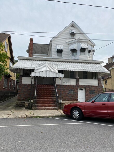 208 E Bertsch St, Lansford, PA 18232