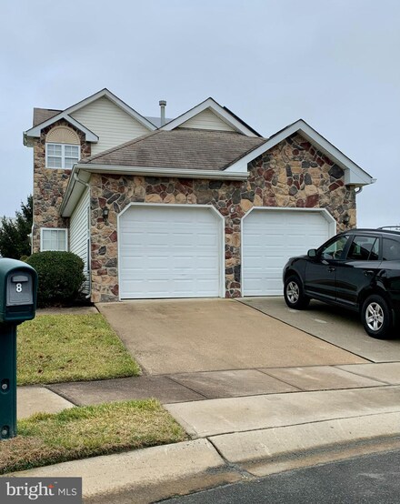 8 Madison Ct, Beverly, NJ 08010