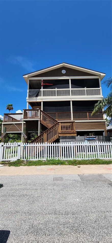 19105 Whispering Pines Dr, Indian Shores, FL 33785