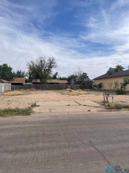 2413 Missouri St, Carlsbad, NM 88220