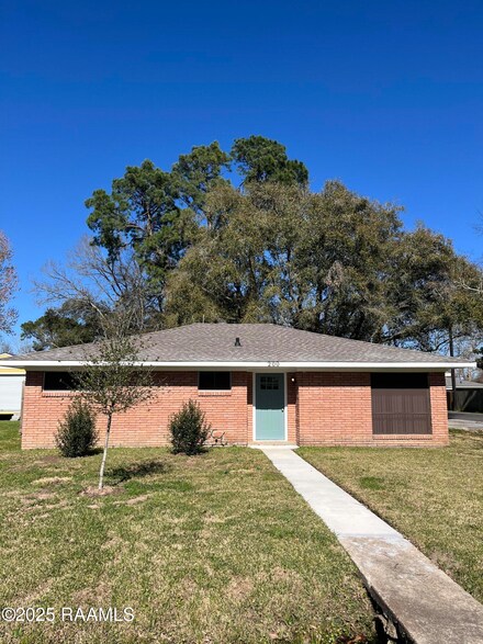 200 Belle Homme Dr, Lafayette, LA 70506
