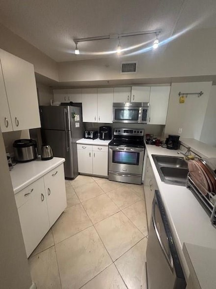 2640 S University Dr Unit 305, Davie, FL 33328