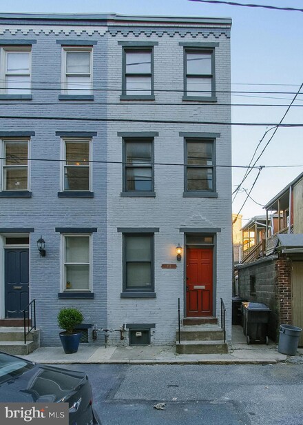 913 Susquehanna St, Harrisburg, PA 17102