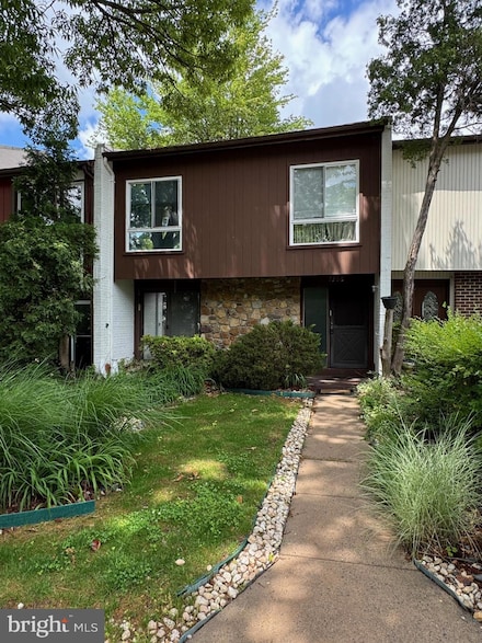 7266 Hillary St, Alexandria, VA 22315