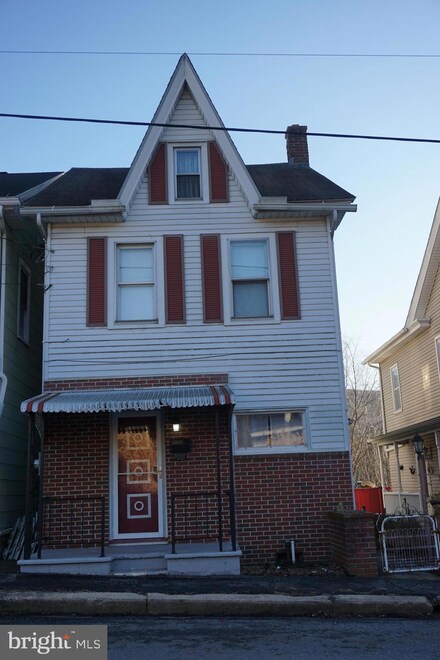 536 W Market St, Williamstown, PA 17098