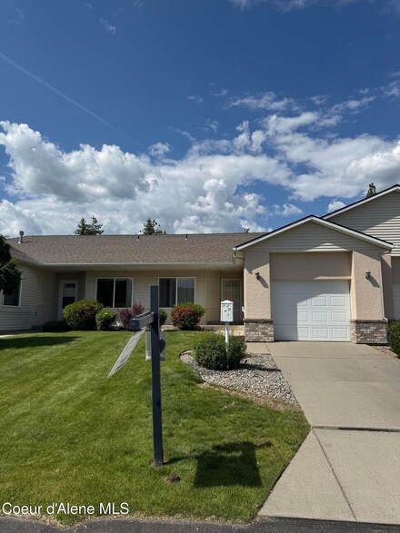 941 W Woodlawn Dr, Hayden, ID 83835