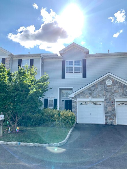 12 Linda Ct, South Amboy, NJ 08879