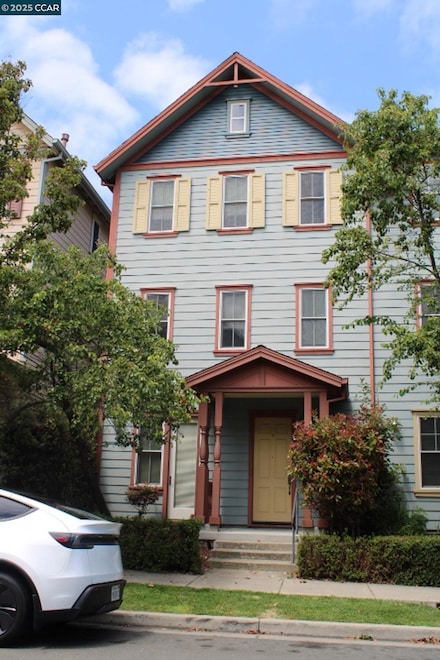 2027 Tsushima St, Hercules, CA 94547