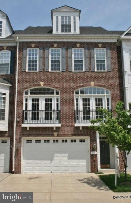 4351 Patriot Park Ct, Fairfax, VA 22030