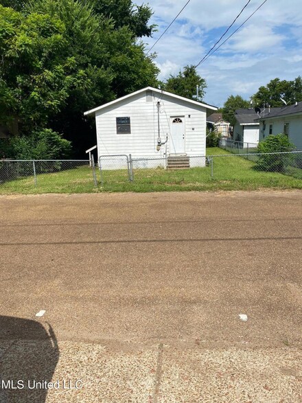 1113 Fox St, Grenada, MS 38901