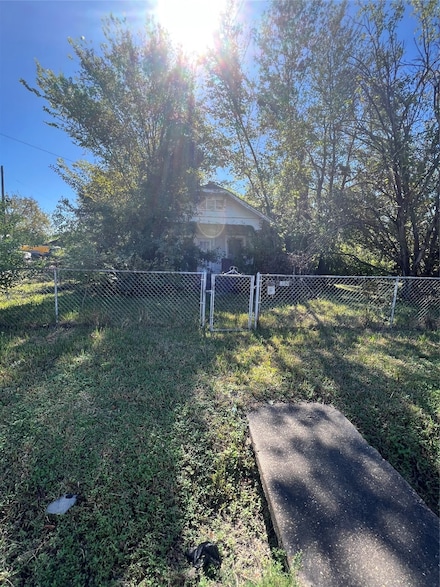 812 Lindale St, Houston, TX 77022