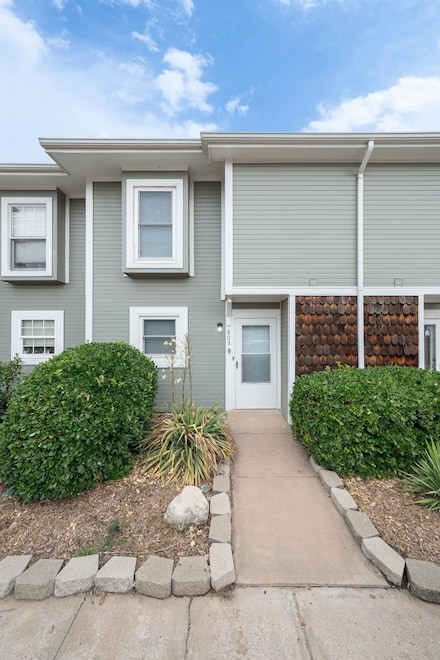 6725 W Shade Ln, Wichita, KS 67212