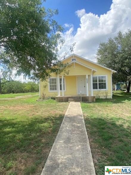 1230 Hoover St, Luling, TX 78648