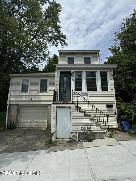 35 Benjamin St, Albany, NY 12202