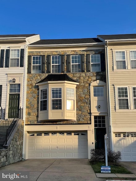 2080 Capstone Cir, Herndon, VA 20170