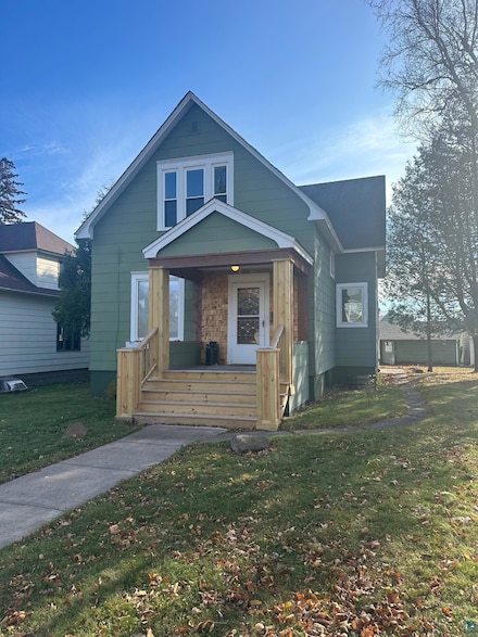 722 10th Ave, Two Harbors, MN 55616