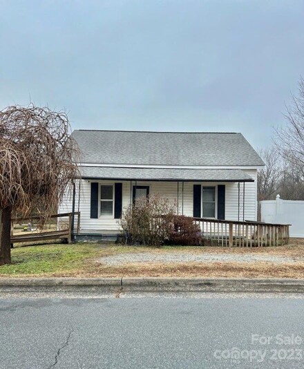 810 Grier St, Lincolnton, NC 28092