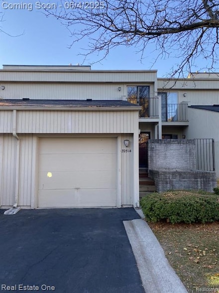 39514 Country Ln Unit 23, Novi, MI 48375