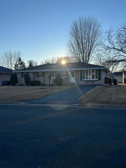 958 Main St S, Shakopee, MN 55379