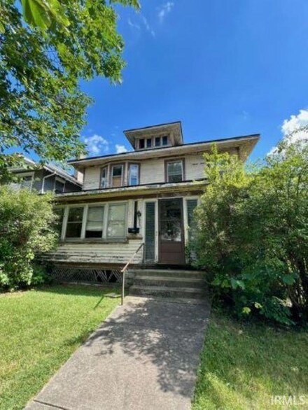 907 E Main St, Muncie, IN 47305