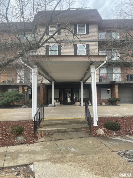 906 W Loire Ct Unit C-2, Peoria, IL 61614