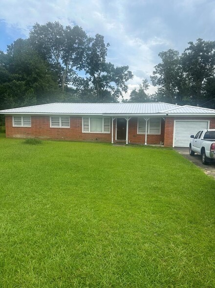 102 Guilford St, Dothan, AL 36301