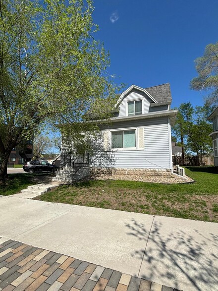 718 Broadway Ave N, Rochester, MN 55906