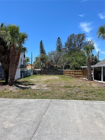 13222 3rd St E, Madeira Beach, FL 33708