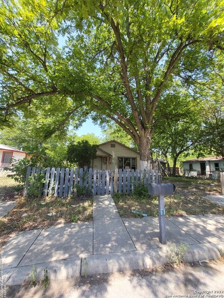 227 Southlawn Ave, San Antonio, TX 78237