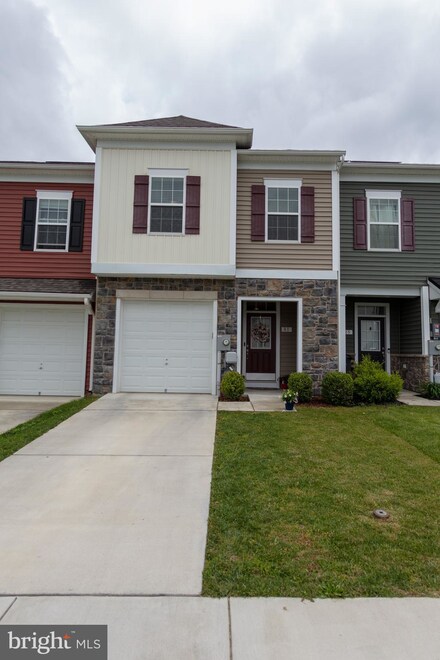 81 Darien Dr, Bunker Hill, WV 25413
