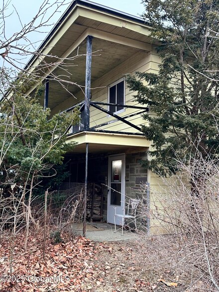 1167 Maple Hill Rd, Castleton On Hudson, NY 12033