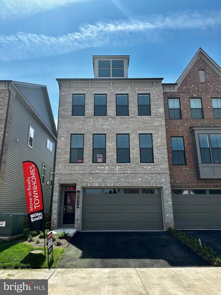 5219 Ridgeview Retreat Dr, Chantilly, VA 20151