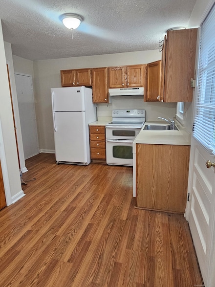 8 Haigh Ave, Niantic, CT 06357