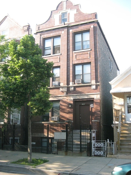 1849 W 17th St Unit 2F, Chicago, IL 60608