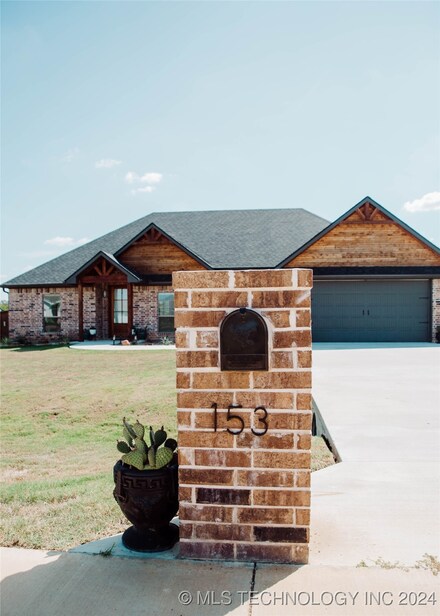 153 Maple Leaf Dr, Durant, OK 74701